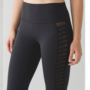 Lululemon Sunshine Salutation Crop 22” Full On Luxtreme size 10 Black leggings